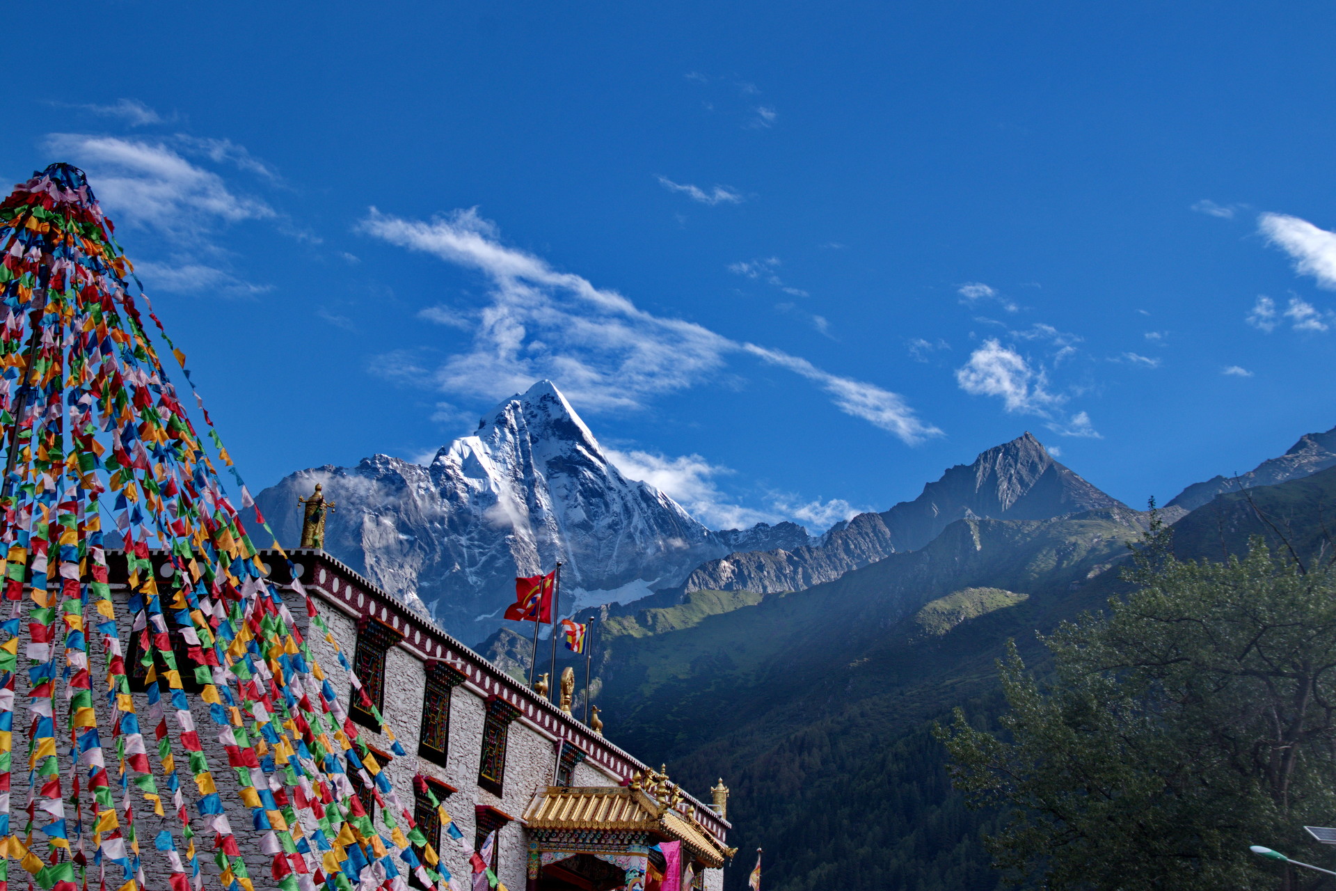 四姑娘山风景名胜区恢复开放通告